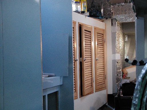 Salle d'eau + cabine arri&egrave;re